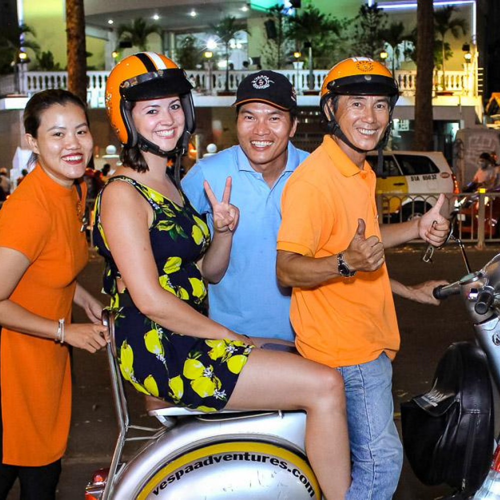 Vespa fahren in Hanoi ( Therese Block / YOLO Reisen)