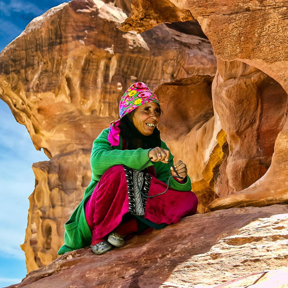 Frau in Tracht (© Graham Hobster, Pixabay / YOLO Reisen)